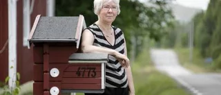 Nea, 77, tvingas cykla 17 kilometer till stan