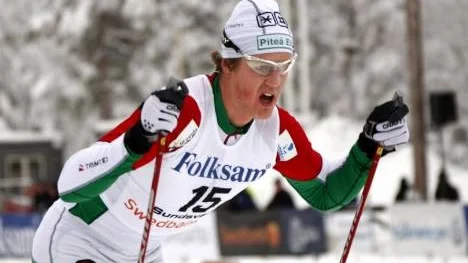 Jesper Modin, Piteå, låg sjua fram till skidbytet - sedan åkte han ned till femtonde plats.