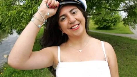 Turana Hassanova skulle ha utvisats för fem år sedan. Istället lyckades hon gömma sig och få asyl för sig själv och sina syskon. Nu har hon just tagit studenten och ser sin framtid i Sverige.