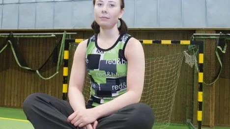 Kajsa Westerberg, Arvidsjaur, är en av de få tjejer som ska genomgå den 11 månader långa jägarutbildningen.