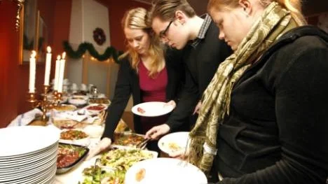 Mediaeleverna Anna Lundgren, Patrik Sundin och Joanna Gabrielsson har hjälpt till att fotografera till boken ."Den blev bättre än väntat" menade Anna.