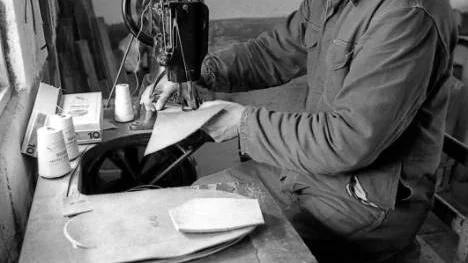Birger Holmgren (1910-1984)  gjorde näbbskor i över 50 år.