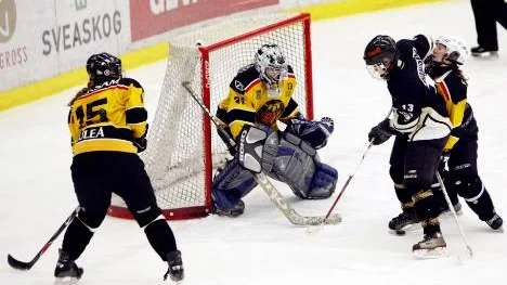 Munksund vann lekande lätt derbyt hemma mot Luleå. Här är Anna Hansson farligt framme.