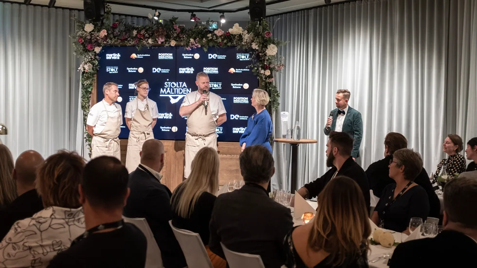 Håkan Larsson, Hanna Redin, Thomas Becker, Anna Bergfors och Benny Skyttman Barrögård på scenen vid Stolta Måltiden. 