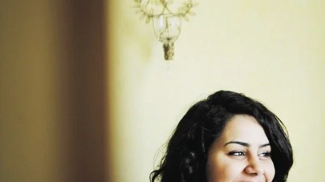 ”Jag ser omvärlden själv, istället för att titta på den genom rutan”, säger Tina Mehrafzoon.