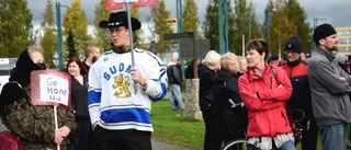 Manifestationer för båda sidor