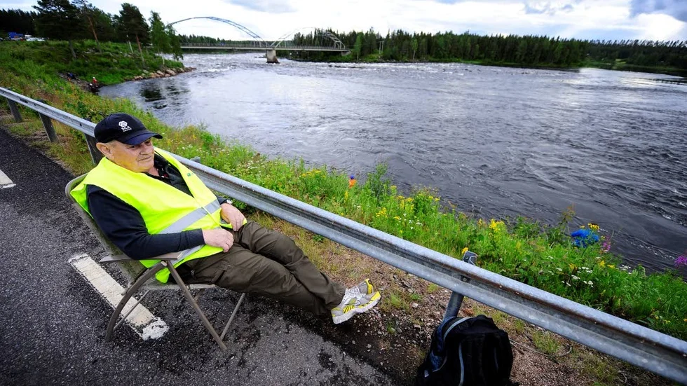 Kontrollant. Ett viktigt jobb som Bertil Stenman från Kalix gjort i många år för Harrens dag-arrangörerna i Kamlunge. ?