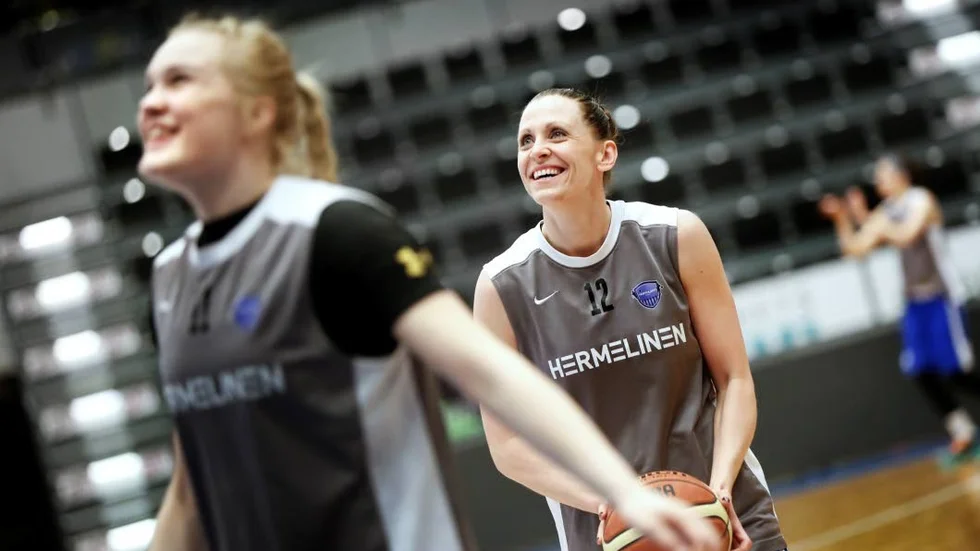 Lugnet. Lagkapten Anna Barthold vet vad som väntar laget i den tredje finalmatchen. Och hon vet att en av hennes viktigaste uppgifter blir att sprida ett lugn i laget.