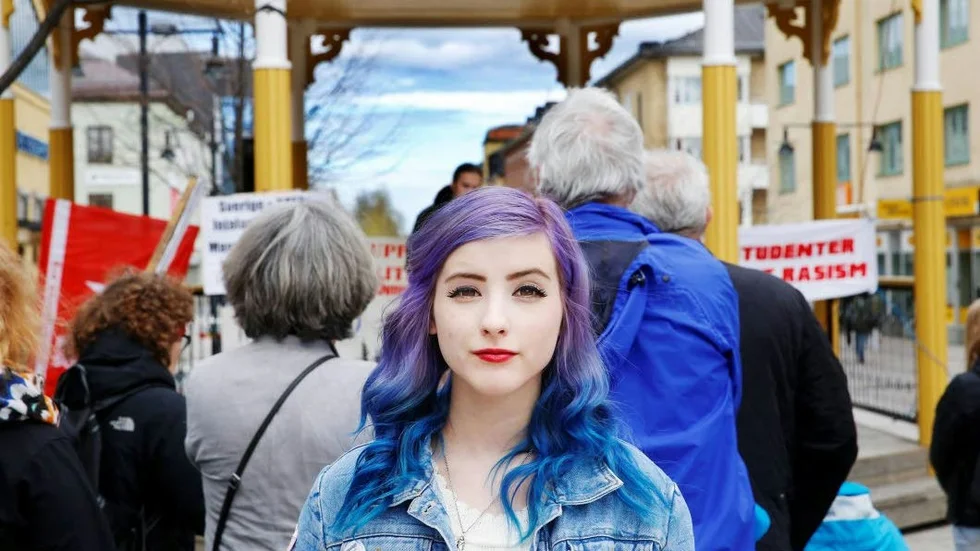Manifestation. Amanda Hellström från organisationen Studenter mot rasism var en av talarna vid söndagens manifestation mot flygövningen Arctic Challenge Exercise som inleds i Norrbotten i dag.