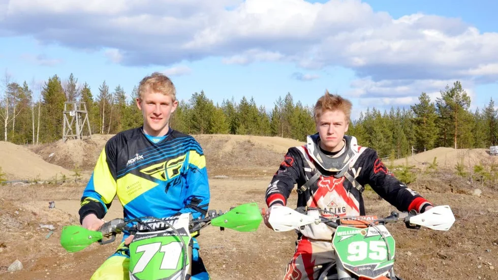 Hampus Wåhlström, 16, och William Klockare Edström, 17, NMS, Bodens, tycker det är bra med ett träningsläger innan säsongen startar.