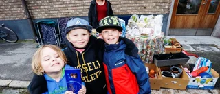 Fyndsugna besökare på Svartöstadsdagen