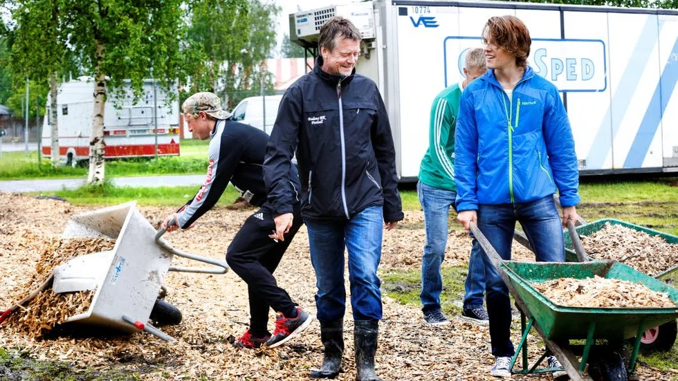 Våt mark. Arrangörerna fick lägga ut flis på området för att besökarna inte skulle behöva bli blöta om fötterna.
