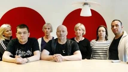 KAN SNART VARA BORTA. Karin Ekström, Johan Enström, Yvonne Larsson, Thomas Livbom, Lena Nilsson, Camilla SUndkvist och Tito Rodriguez tillhör ett av arbetslagen på Stadsöskolan. Till hösten kan två av dem vara borta från skolan och ersatta av andra lärare.