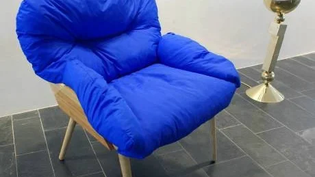 l Lina Hurrings inbjudande Warmchair. Foto: Bertil Sundstedt