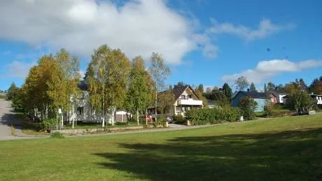 FLER VILLOR RIVS. Gruvnäringens påverkan på Malmberget fortsätter. Ett helt villakvarter i Malmberget, i bild, står i vägen för de gatuförändringar som blir nödvändiga.