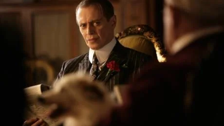 SENSATIONELL TV-SERIE. Den evige birollsskådespelaren Steve Buscemi har huvudrollen som Enoch "Nucky" Thompson i Boardwalk Empire, som har svensk premiär i Canal + i kväll.
