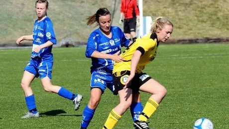 TUFFA TAG. Luleåderbyt mellan Alvik och Notviken slutade oavgjort i värmen på Liko Arena. Foto: Roland S Lundström
