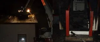 Familj hoppade ut från brinnande villa