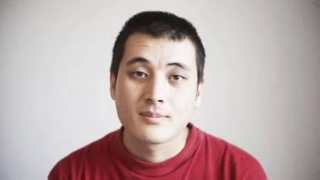 Efter flykt från Afghanistan kom Ahmad till Iran där han stannade tio år. Nu är det snart 12 år sedan han sett sin egen mamma och pappa. Han vet inte heller hur många syskon han har idag eftersom familjen blev kvar i Afghanistan. 
Foto: Klas Granström