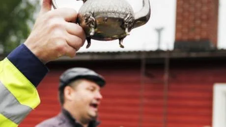 från MAROCKo. En kanna ropades hem av Gun Bergdahl för 70 kronor.  Foto: Josefin Wiklund