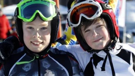 Kompisarna Adam Eriksson och Johan Bergman, Piteå Alpina, möttes i finalen i H 12-13. Adam vann första åket, men Johan andra och också totlat.