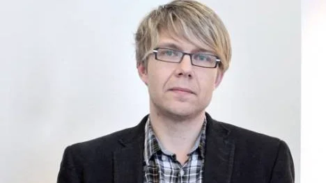 Christer Lindström (S), ordförande i teknik- och servicenämnden, tycker att skolmatsalen i Christinasalens gamla foajé är en av kommunens mysigaste.