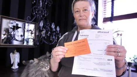 Marie Carlsson, Piteå, blev arg när fakturan från Pitacassi kom för ett personlighetstest hon inte beställt. Dessutom följde det med en lapp med hot om betalningsanmärkning, om hon inte betalar.