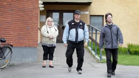 Sofia Nilsson, Sverker Lindblom och Tommy Berggren, elever på allmänna linjen på teckenspråk, är förtvivlade över nedläggningen av utbildningen.