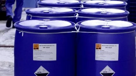 Wibax affärsidé är att sälja flytande kemikalier till basindustrin - här i form av natriumhydroxid.