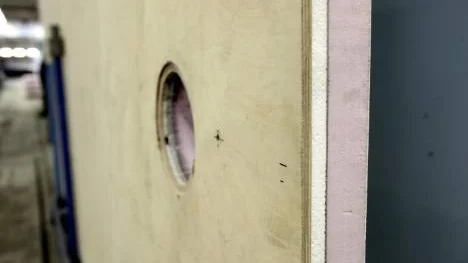 Den sndwichkonstruktion som Piteåföretaget använder sig av, innebär att elementen är starka, lätta och välisolerade vilket är nyckeln till Box moduls hela affärsidé.