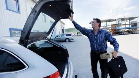 På väg ut. Bo Oskarsson i Piteå arbetar som säljare för industrisäljföretaget Ahlsell. Ett arbete han fick via jobbcoachen Kerstin Hofgren.