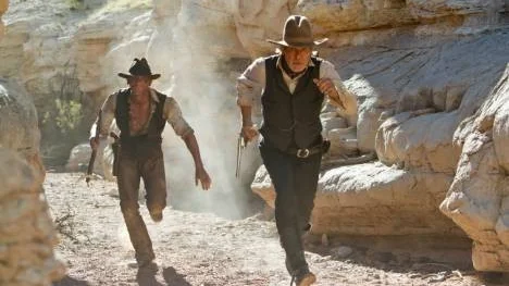 Daniel Craig och Harrison Ford i "Cowboys and aliens" som urartar i fånighet mot slutet.