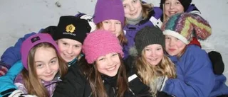 Byggde igloo vid bönhuset