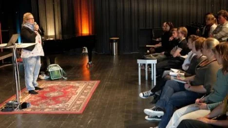 Medan hon studerade i Piteå fick Caroline Törnberg ständigt höra att sång är ingen business. Nu har hon bevisat att man visst kan tjäna pengar på sång. Om detta berättade hon vid en karriärdag på Campus Piteå.
