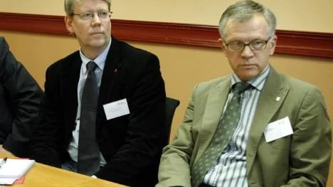 Piteås och Luleås socialdemokratiska kommunalråd, Peter Roslund och Karl Petersen, är på kollisionskurs efter beslutet att satsa EU-pengar på Luleå flygplats i stället för på Piteå hamn. (Arkivbild)