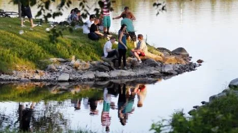Full fart, men gott humör, präglade stämningen i Södra hamn vid 22-tiden på fredagen.