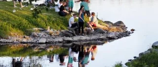 Många ungdomar firade i högsommarvärmen