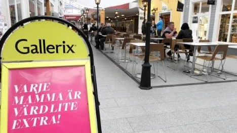 Nää, shopping och mingel är grabbarna inte så bra på, i alla fall inte när PT var på stan. Det gapade tomt på serveringar och i butiker.