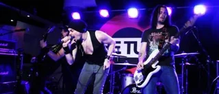 Riff knives segrare i rockbandstävlingen