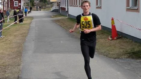 Simon Lundmark från Slagnäs sprang första och sista sträckan för Dom otränade. Hans lag har vunnit Älvsbyn runt två år i rad, men i år blev det en andraplats.