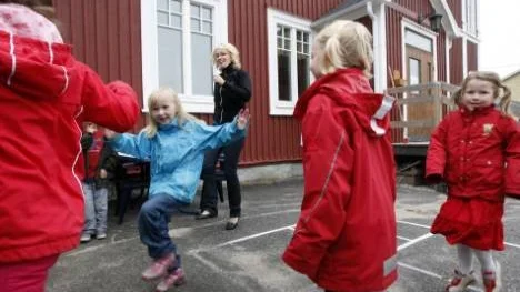 "Här kommer Pippi Långstrump, tjolahej...." I Svensbyn så dansades det ute på skolgården första dagen.