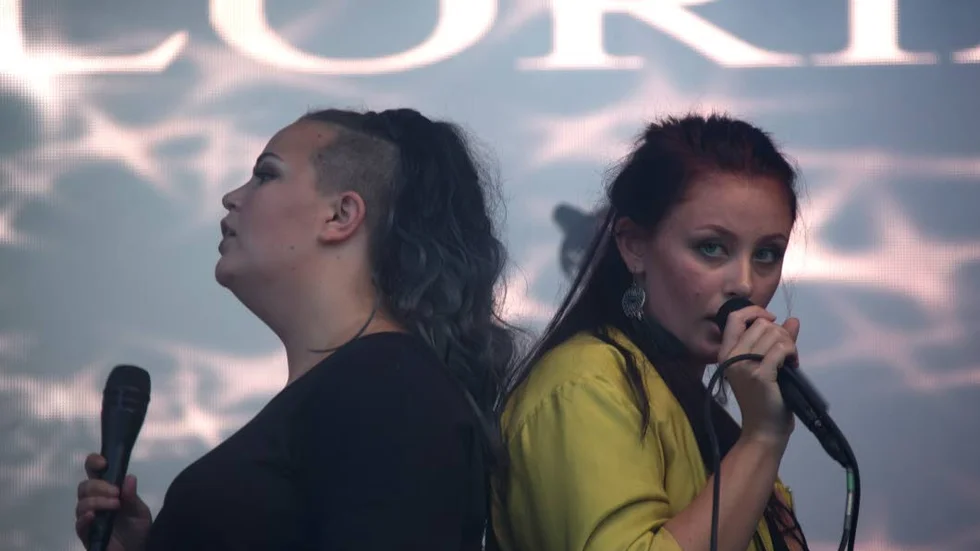 The Glorias från Boden spelar på Stora scenen, torsdag. Här sångarna Jill Holmgren och Sara Larsson.