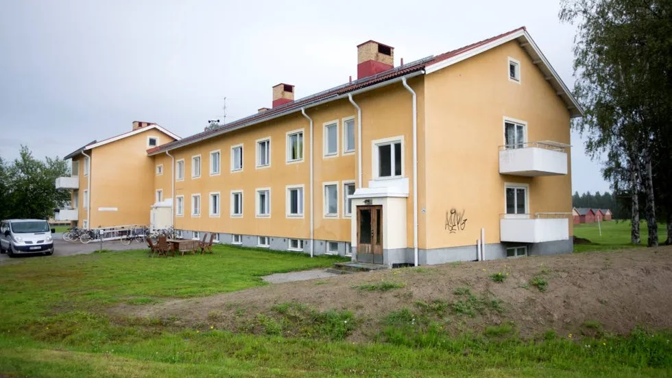 Saneras. Flyktingboendet på Campus Holmen i Öjebyn saneras efter en läcka i en avloppsledning. Ungdomarna på nedre plan har fått flytta till andra boenden.