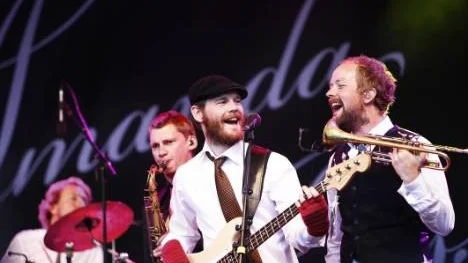 Ett spelgladare band än Amanda Jenssens får man leta efter. Från vänster: Måns Block, Sven Andersson, Magnus Gudmundsson och Stefan Persson.