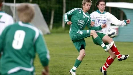 Tuff kamp och kul miner i derbyt mellan Svensbyn och Jävre.
