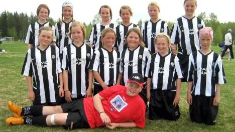 Munksund vann finalen i Examenscupen i flickor 97 mot Älvsbyn. Övre raden, från vänster: Meja Sundman, Rebecca Lundmark, Moa Löwinger, Fanny Sundlöf, Linnea Olausson och Felicia Rödén. Knästående, från vänster: Jennifer Sjölund, Ellen Palage, Ronja Aronsson, Moa Ragnarsson, Ida Lindgren och Sofia Hansson. Liggande, målvakten Michaela Wikdahl.