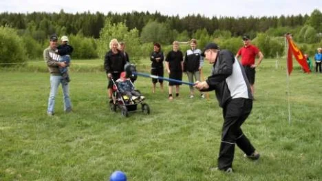 Farmersgolf kan spelas av alla och man kan till och med ta med barnvagnen på rundan.