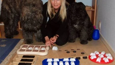 Nina Ottosson tillsammans med sina arbetskamrater Nisse och Ville.