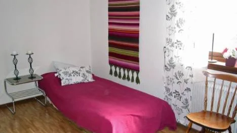 I det tilltänkta boendet i Vidsel kan tio flyktingbarn få plats. Tack vare att fastigheten också inrymmer två enrumslägenheter kan ungdomar som får permanent uppehållstillstånd bo kvar om de vill.