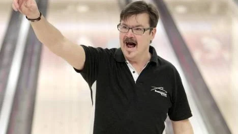 Jan Svanborg, Piteå BF, höll nerverna i styr. I sitt sista slag i matchen hade han fyra käglor kvar. Han var tvungen att sänka tre för att laget skulle vinna - och det gjorde han. "Jag var inte särskilt nervös", sa Janne, matchvinnaren.